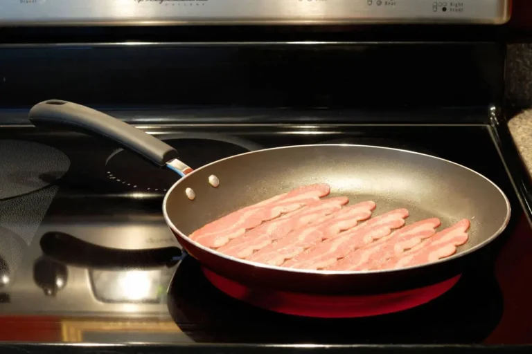 How to Cook Turkey Bacon in a Pan