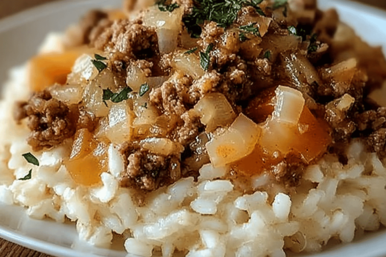Comfort food at its best! This French Onion Ground Beef and Rice Casserole will warm your heart. 🥰🍽️