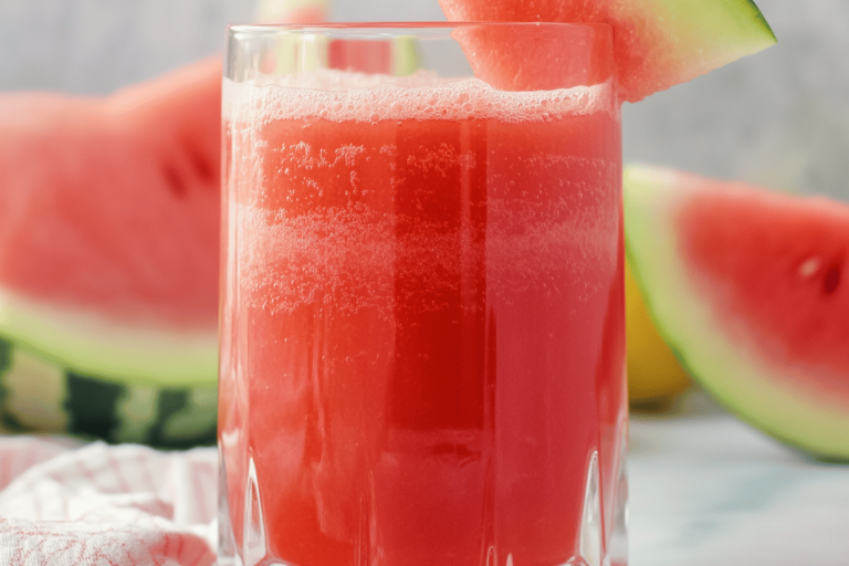 Quench your thirst with this refreshing Watermelon Lemonade! Perfect for hot days. 🍉🍋