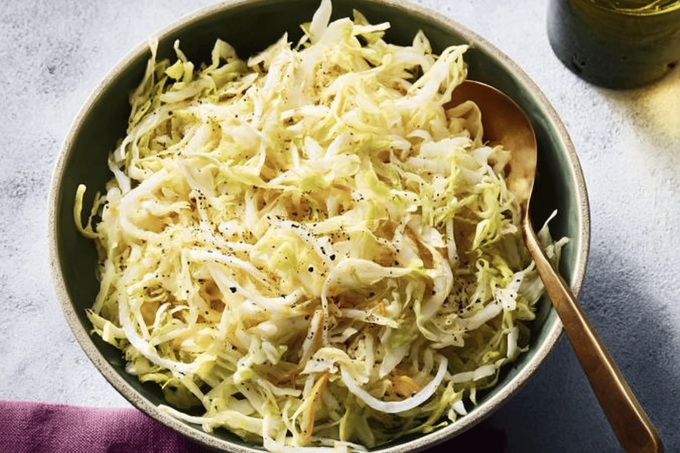 Discover a tangy twist with this delicious vinegar coleslaw recipe. Perfect for summer picnics! 🥗🌞