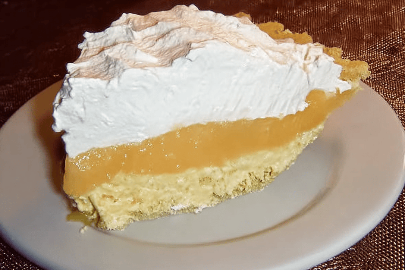 This cantaloupe cream pie is a summer treat that melts in your mouth! 🍈🥧