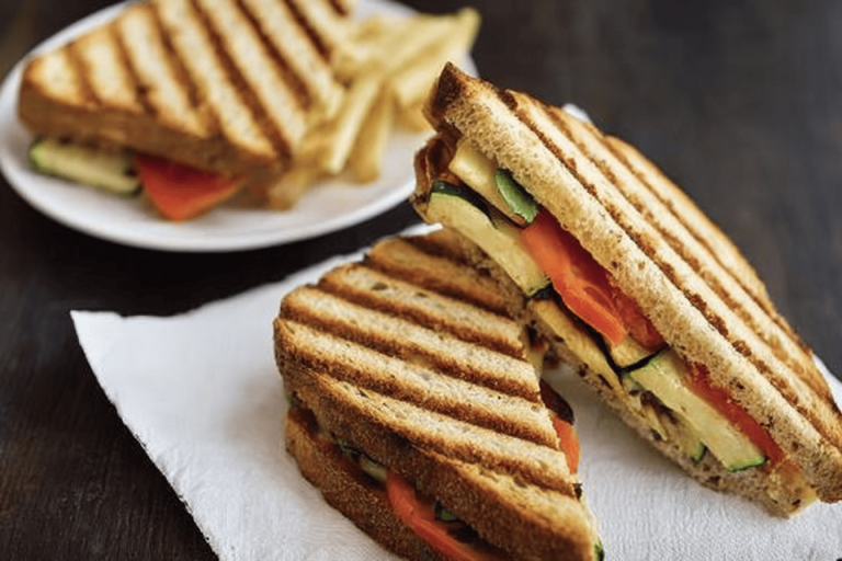 Savor the taste of summer with this colorful grilled vegetable panini! 🌞🥒🍆