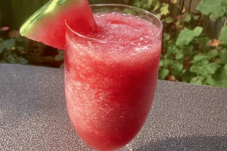 This refreshing watermelon slushie is a summer must-try! Perfect for hot days! 🍉🥤