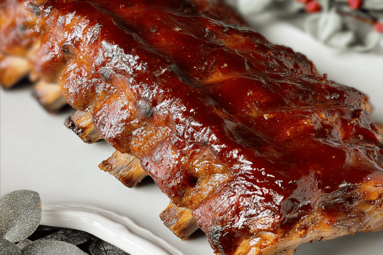 Savor the smoky flavor of these tender BBQ ribs that are a crowd favorite! 🍖🔥