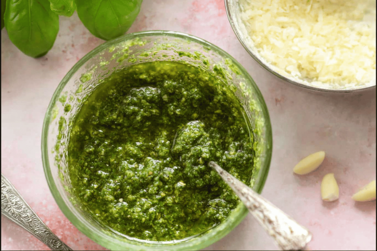 This gluten free pesto is perfect for quick meals and packed with fresh flavors! 🌿🍝