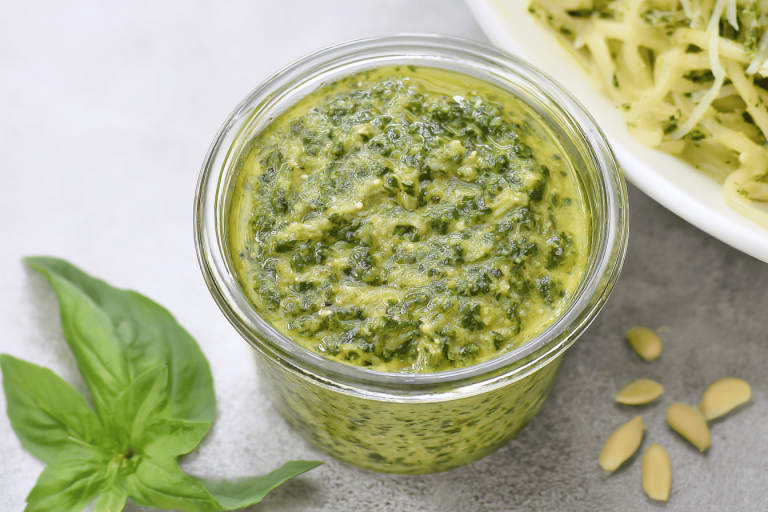 A creamy, herby delight perfect for keto meals! Elevate your dishes with this keto pesto sauce. 🌿🍽️