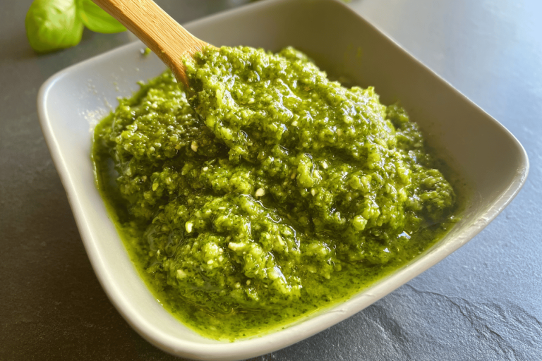 Discover the vibrant flavors of this raw vegan pesto! Perfect for a fresh twist on your meals. 🌱✨