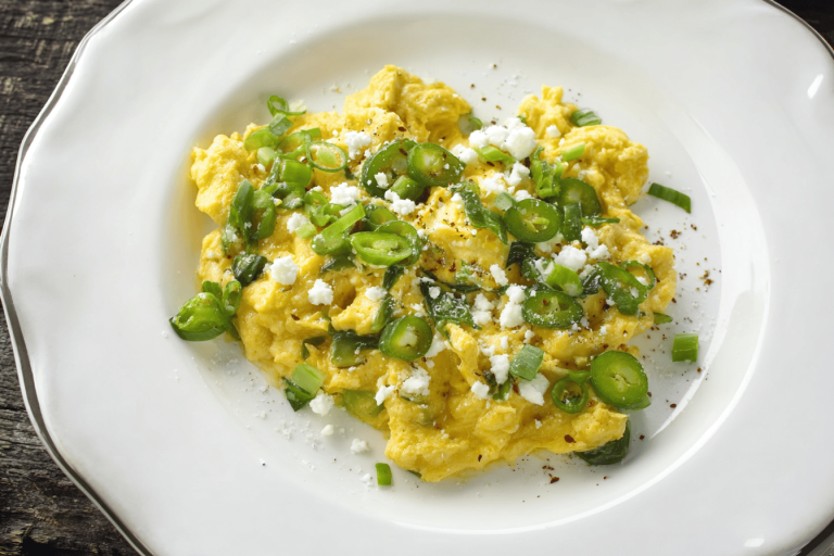 Start your day with these delicious and creamy scrambled eggs. A perfect breakfast treat! 🥚🌶️